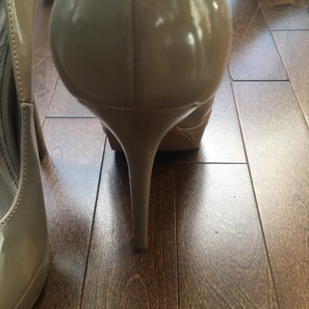 Heels - Picture 2 of 3